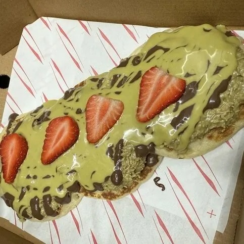 Dubai katafi pistachio & strawberries pancakes 