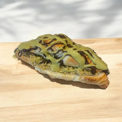 Dubai pistachio MILK chocolate CROISSANT 