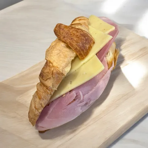 Gilmerton deli Cheese & ham croissant 