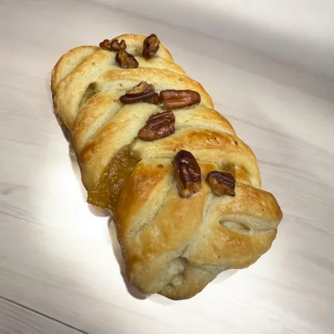 Gilmerton deli maple & pecan plait