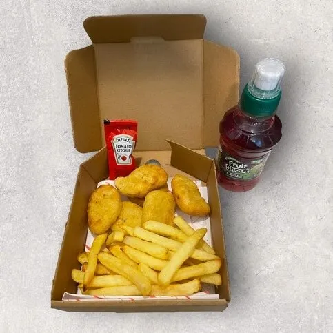 Kids meal chicken nuggets, chips & drink 