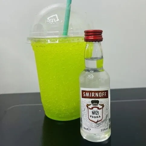 Sour Apple Slush With Smirnoff Vodka 440ml