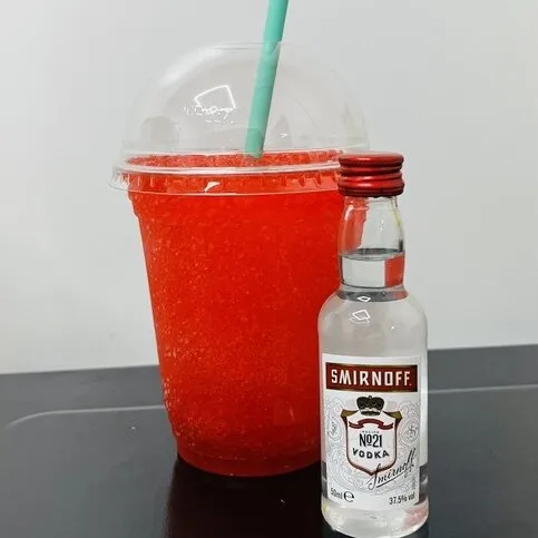 Strawberry Slush with Smirnoff Vodka 440ml