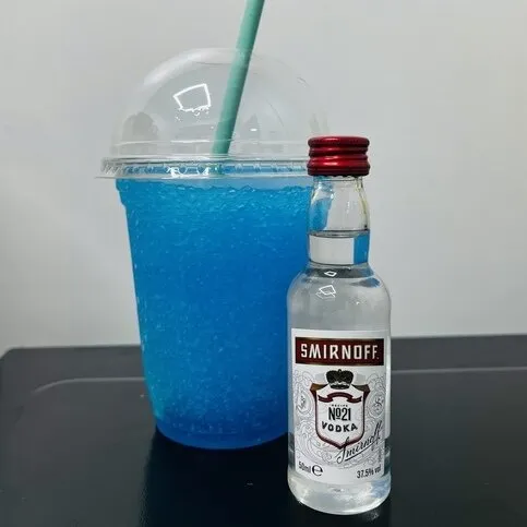 Blue Raspberry Slush With Smirnoff Vodka 440ml