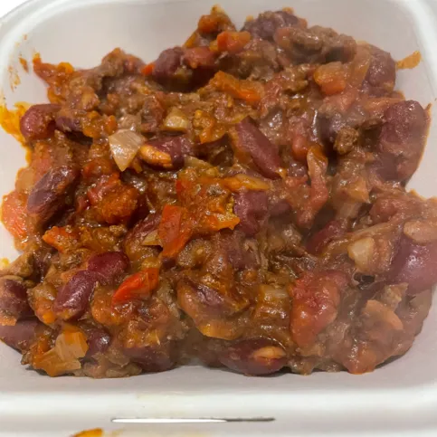 Chilli con carne & chips 