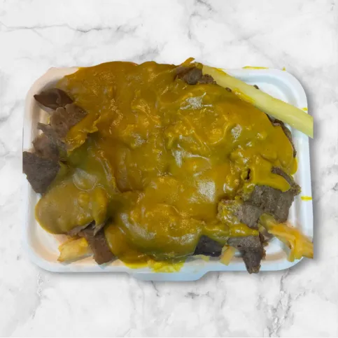 Chips, cheese, doner meat & curry sauce 